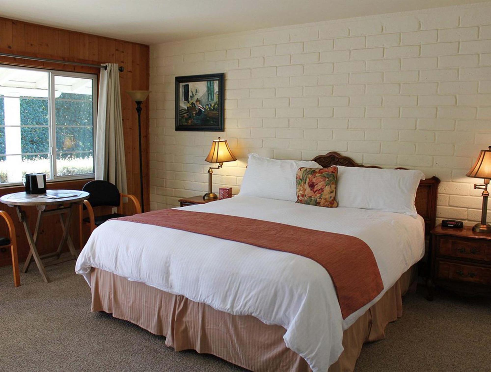 Back Bay Hotel 3*