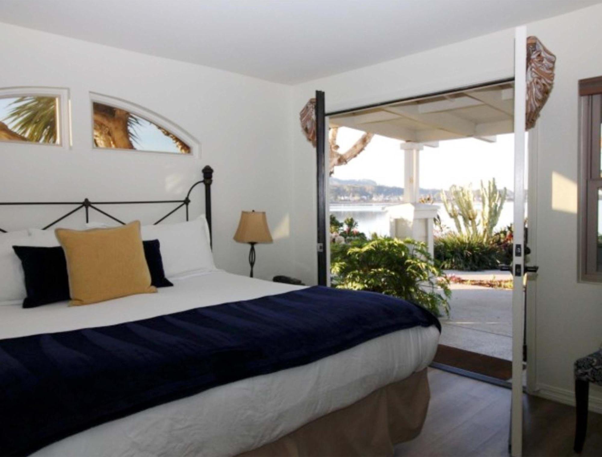 Hotel Back Bay 3*